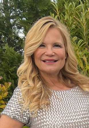 Heidi DeFabritus' headshot